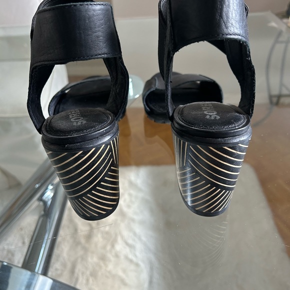 Sorel Black leather and pattern high heel sandal - Picture 3 of 4